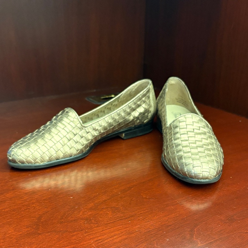 Trotters Gold Woven Loafers